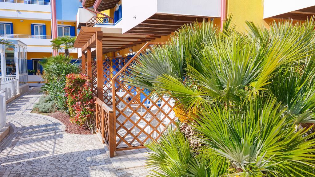 Villaggio Hemingway - Family Aparthotel Caorle Exterior photo